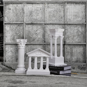 Scultura in Resina Creativa Nordica, Colonna Greca Romana, Statuetta Decorativa da Scrivania Anime Natalizia - Product Image 3