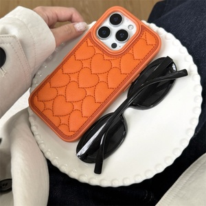 เคสโทรศัพท์รูปหัวใจสุดหรูสำหรับ iPhone 16 ป้องกันการกระแทก ผลิตจากหนัง PU น่ารัก สำหรับ iPhone 16 Plus - Product Image 3