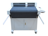 Promotion : Traceur de découpe 130x130cm avec pompe à vide intégrée, 2 couteaux à plier et 3 lames de découpe de motifs