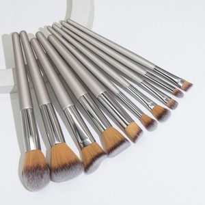 Ensemble de 10/14 pinceaux professionnels multi-usages pour les yeux, avec manche métallique gris sidéral et ferrule argentée, pinceau plat et pinceau eyeliner pour le visage - Product Image 4