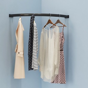 Porte-vêtements mural en métal courbé en L sur mesure pour boutique de vêtements - Product Image 2