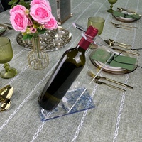 Soporte de exhibición de vino de lucita estilo Toile francés, personalizado para regalo de Bar Mitzvah, boda, o festividades judías.