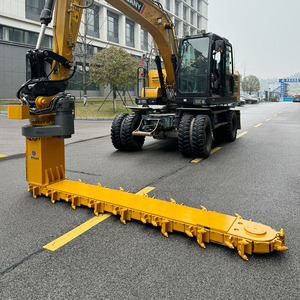 Godet de déballastage pour excavatrice, idéal pour le nettoyage et l'entretien des voies ferrées - Product Image 1