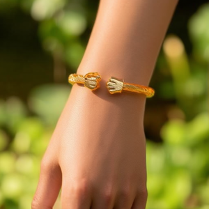 Brazalete de Moda en Acero Inoxidable 316L con Baño de Oro PVD, Diseño de Alambre Resistente y Sostenible - Product Image 3