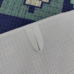 Serviette de golf en microfibre gaufrée avec clip, motif logo personnalisé magnétique, design d'usine - Product Image 2