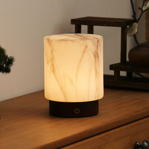 Großhandel Custom Accent Designed Wiederauf ladbare 18650 Batterie Neuartige Würfel Glas Tisch lampe Holz sockel Stimmungs lampe für Lobby Schlafzimmer - Product Image 4