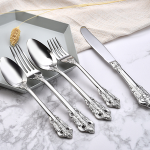 ชุดมีดสแตนเลสเครื่องเงินพร้อมหูจับสุดหรูทำจากเงินชุบทอง - Product Image 3