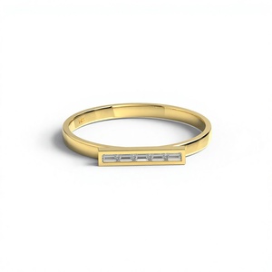 Bague de mariage empilable de luxe en or 18 carats plaqué or avec diamants baguette, bande horizontale, style signet, bijou fin, cadeau - Product Image 1