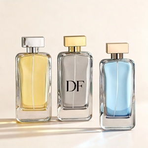 Flacons <span class=keywords><strong>de</strong></span> <span class=keywords><strong>parfum</strong></span> en verre transparents carrés plats <span class=keywords><strong>de</strong></span> luxe <span class=keywords><strong>de</strong></span> haute qualité <span class=keywords><strong>de</strong></span> 100 ml avec pulvérisateur à pompe - Product Image 1