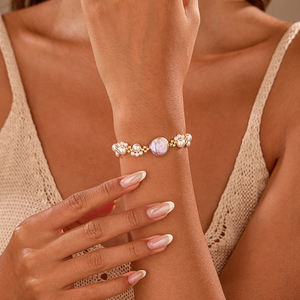 Pulsera <span class=keywords><strong>de</strong></span> Perlas <span class=keywords><strong>de</strong></span> Agua Dulce para <span class=keywords><strong>Mujer</strong></span>, Tendencia 2025, Chapada en Oro <span class=keywords><strong>de</strong></span> 14K, Extensor, Detalles Refinados en Latón, Diseño Floral Minimalista y Lujoso - Product Image 4