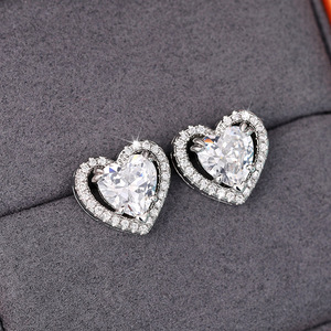 Orecchini a perno a doppio strato a forma di cuore traforato da donna, piccoli, effetto metallo, accessori per uso quotidiano - Product Image 1
