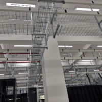 Panier en treillis métallique en acier inoxydable personnalisé pré-galvanisé grille chemin de câbles avec aluminium de type perforé pour la gestion des câbles