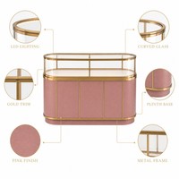 Comptoir de présentation de bijoux ovale rose personnalisé avec vitrine en verre incurvé et cadre doré pour la vente en gros aux bijouteries