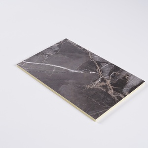 Panneau mural co-extrudé en placage de bois au <span class=keywords><strong>design</strong></span> 3D en charbon de bambou imperméable pour la décoration intérieure - Product Image 1