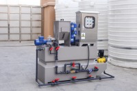 Système de préparation de polymères et de dosage chimique pour l'usine d'équipements de déshydratation des boues