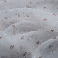 Tissu en mousseline de soie floral exquis tissu en mousseline de soie imprimé avec tissu teint en fil de fleurs tissu de robe de printemps et d'été