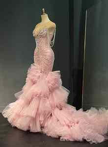 Vestido Queens Espectacular de Sirena con Volantes, Abundante Pedrería y Borlas en color Rosa para Desfile de Modas - Product Image 6
