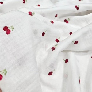 Tissu en mousseline de coton double couche respirant et léger pour couverture d'emmaillotage pour bébé et fabrication de vêtements pour nourrissons - Product Image 2