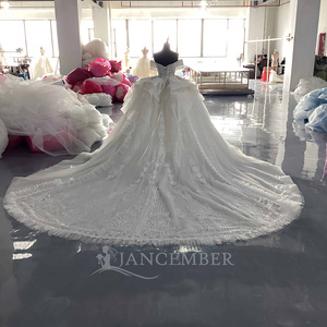 Nouvelle robe de <span class=keywords><strong>mariée</strong></span> de luxe princesse, style moderne, avec lourdes décorations florales en dentelle faites à la main, <span class=keywords><strong>grande</strong></span> traîne Lsmx166 pour la mère de la <span class=keywords><strong>mariée</strong></span> - Product Image 4