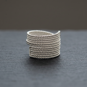 Anillo de Plata de Ley 925 con Perla de Agua Dulce, Corte Princesa, Diseño Elegante e Invisible, Venta al Por Mayor en India - Product Image 3