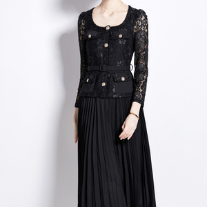 Abiti da Donna di Alta Classe con Ricami Elaborati, Bottoni Metallici, Collo Quadrato, Inserti in Pizzo e Pieghe alla Moda - Product Image 1