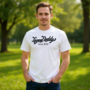 T-shirt Legendaddy Since 2010 bianca da uomo per abbigliamento casual - Product Image 3