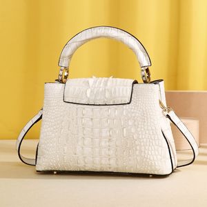 Borsa da donna bianca con motivo coccodrillo, nuova borsa alla moda, elegante e versatile, può essere indossata <span class=keywords><strong>a</strong></span> spalla <span class=keywords><strong>o</strong></span> <span class=keywords><strong>a</strong></span> tracolla. - Product Image 2