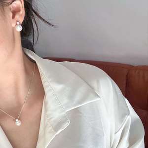 Orecchini Pendenti Stile <span class=keywords><strong>Regina</strong></span> con Zirconi Incastonati, Placcati Argento, Perle da 12mm, Set di <span class=keywords><strong>Gioielli</strong></span> con Collana e Orecchini per Matrimoni e Feste - Product Image 6