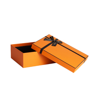 Boîte cadeau rigide en carton gris avec couvercle et base, impression couleur pleine taille personnalisée, logo luxe, pour bijoux, avec ruban.