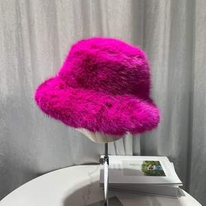Chapeau seau en fausse fourrure épaisse et moelleuse pour femmes, rose chaud, bleu royal, fourrure de renard blanche, chapeau d'hiver chaud pour fête - Product Image 1