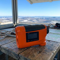 Télémètre laser portable innovant de haute précision 0,3 m 905 nm avec écran OLED latéral et écran LCD interne pour le golf et la chasse