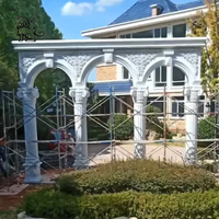 Colonnes romaines en marbre blanc d'extérieur, style corinthien, piliers décoratifs en pierre pour jardin, véranda, décoration de villa