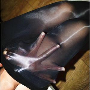 Collant Lucidi Effetto Seta da Donna Tinta Unita a Cavallo Aperto Leggings Neri Velati con Olio di Cavallo Trasparenti e Luminosi - Product Image 3