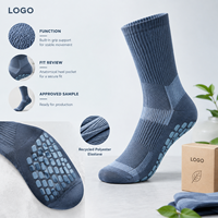 Chaussettes de football Graphic Grip en polyester recyclé et élasthanne, profil fin, maintien sûr sur le terrain, logo artistique, gradation des tailles