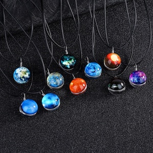 Collier pendentif en verre sphérique Noctilucent Planète Étoile de Nuit, luminescent double face, galaxie nébuleuse cosmique, chaîne de pull - Product Image 1