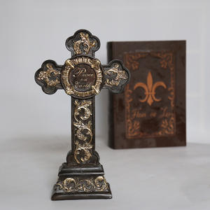 Statue de croix en résine en gros, cadeau religieux chrétien et décoration d'autel, OEM personnalisé pour l'église, le mariage, le enterrement - Product Image 1