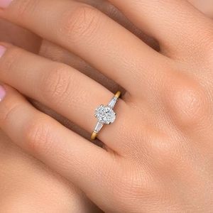 Anillo de compromiso SGARIT personalizado con diamante cultivado en laboratorio de 1.3 quilates para mujer, oro amarillo de 10 quilates, centro con diamante ovalado de 1 quilate, certificado IGI VS D - Product Image 4