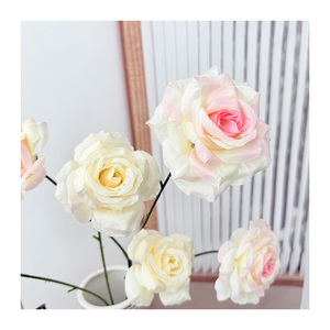 Flores decorativas para el hogar <span class=keywords><strong>de</strong></span> seda hechas a mano <span class=keywords><strong>de</strong></span> alta calidad con 3 <span class=keywords><strong>rosas</strong></span> <span class=keywords><strong>de</strong></span> diamante para bodas, graduaciones <span class=keywords><strong>de</strong></span> San Valentín suaves - Product Image 3