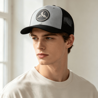 Gorra Trucker Vintage para Exteriores con Logotipo de Parche Tejido, Frente Gris, Parte Trasera de Malla Negra, Cierre Ajustable con Broche, Gorra de Malla Unisex a la Moda