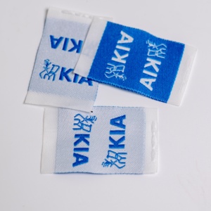 Étiquettes tissées personnalisées pour T-shirts Étiquettes de vêtements avec logo de marque pour les produits vestimentaires - Product Image 5