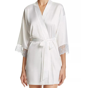 Robes de luxe en soie, Kimono en soie satinée, <span class=keywords><strong>Robe</strong></span> longue en satin rose personnalisée avec bordure en dentelle - Product Image 3