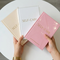 Carnet de bien-être personnalisé format A5 avec couverture en tissu de lin, logo doré et ruban – Cadeau personnalisé
