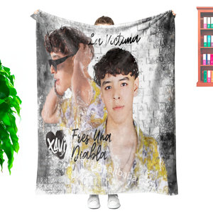 Couverture de voyage en polaire recyclée en polyester, design personnalisé, populaire, chanteur mexicain XAVI La Diabla - Product Image 4