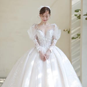 Abito da Sposa Queen Vestido De Noiva, Stile Principessa con Pizzo e Ricche Applicazioni di Perline, Modello MK217 con Maniche Lunghe e Tessuto Scintillante - Product Image 3