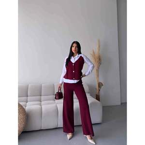 Conjunto de suéter de punto Edge para mujer, talla S, color granate, chaleco con cuello en V y pantalones. - Product Image 4