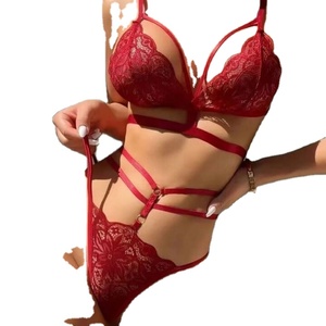 Pyjama et Lingerie Femme Tendance 2025 – Ensemble en Dentelle Fendue pour Nuits Douces - Product Image 3