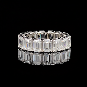 แหวนแต่งงานเพชรเพาะเลี้ยง 8 กะรัต ทรงเอเมอรัลด์ รับรองโดย SGL แบบเต็มวง - Product Image 1