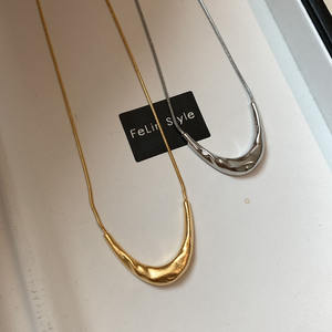 Collana a Catena con Luna Crescente in Ottone Placcato Oro 18K Opaco e Platino, Gioielli da Donna all'Ingrosso - Product Image 5