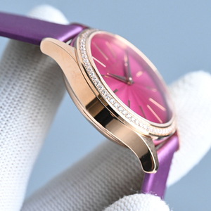 Reloj de Lujo Ligero y Elegante para Mujer, Caja en Tono Rosa, Bisel con Detalles de Diamantes, Correa de Satén Magenta Púrpura, Reloj de Pulsera Elegante para Uso Diario - Product Image 4