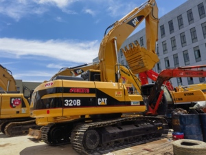 Excavadora de cadenas Caterpillar 320B original de Japón, 20 toneladas, pocas horas de trabajo, en venta. - Product Image 2